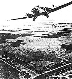 Самолёт метеослужбы над аэродромом "Девау", 1939 год