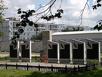 Мемориал в Ленинградскои районе (ул. Нарвская)