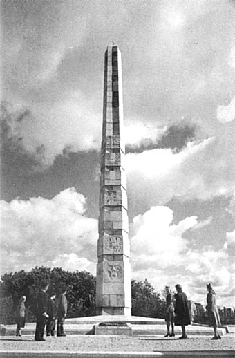 Памятник 1200 гвардейцам в Калининграде, 1948 год