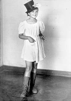 Людмиле 12 лет. Июнь 1945 года Людмиле 12 лет. Июнь 1945 года