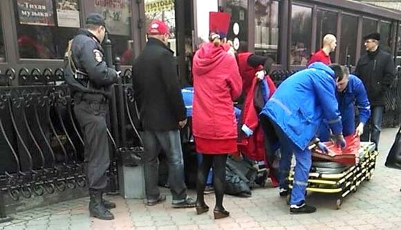 Калининград, проспект Мира, 17 марта 2016 года. У входа в кафе “Солянка” в 15.05 омоновец Каширин нанёс ножевые ранения Игорю Рудникову... фото В. Ламсаргите Калининград, проспект Мира, 17 марта 2016 года. У входа в кафе “Солянка” в 15.05 омоновец Каширин нанёс ножевые ранения Игорю Рудникову... фото В. Ламсаргите